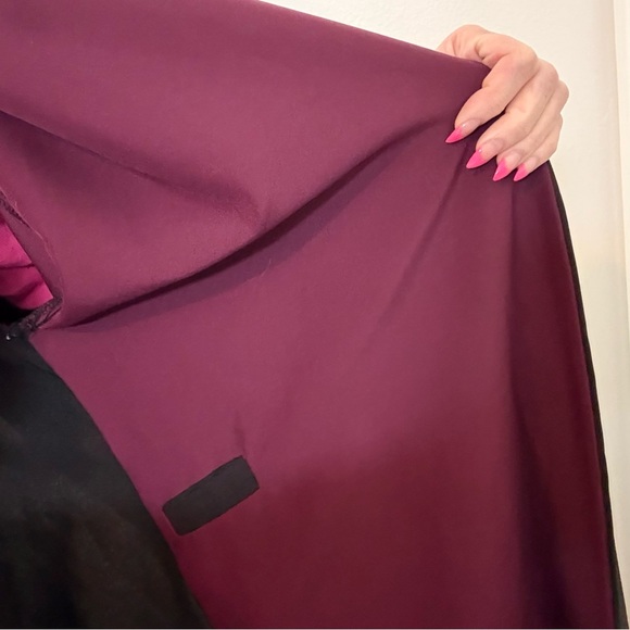 Warner Bros. Gryffindor Robe - Black and Maroon - Picture 5 of 8